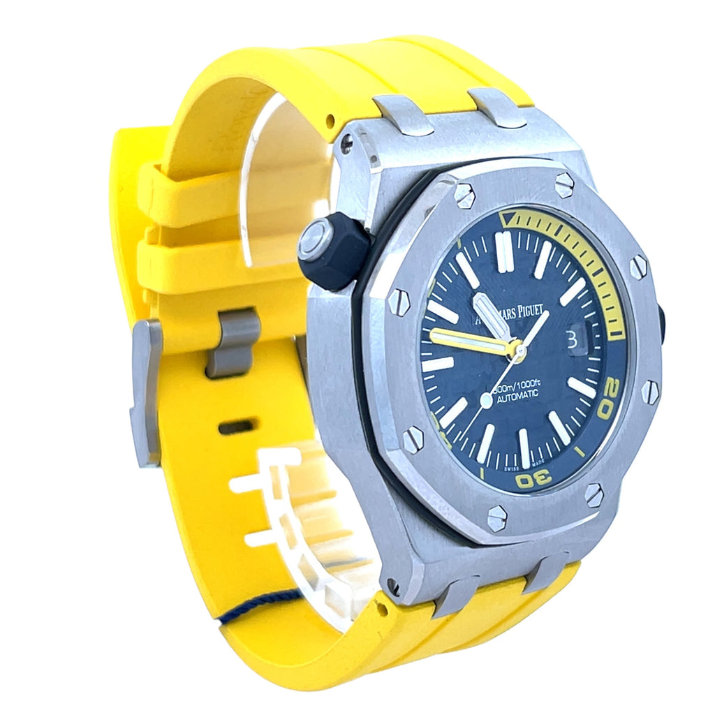 Audemars Piguet Royal Oak Offshore Diver 15720ST Steel Blue Dial - Side View by Audemars Piguet